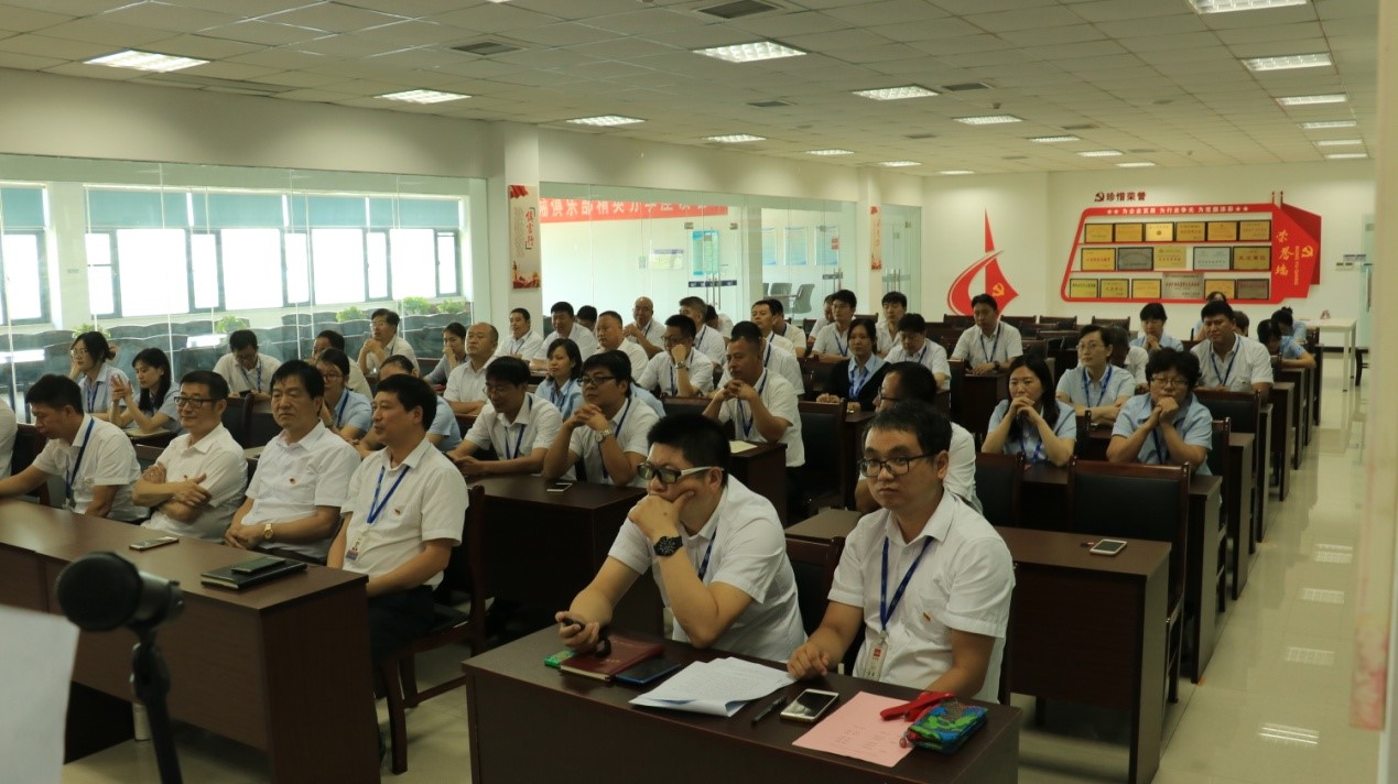知識競賽爭先鋒   比學(xué)趕超展風采 —— 花花牛乳業(yè)集團黨委舉辦慶 “七一”黨建知識競賽