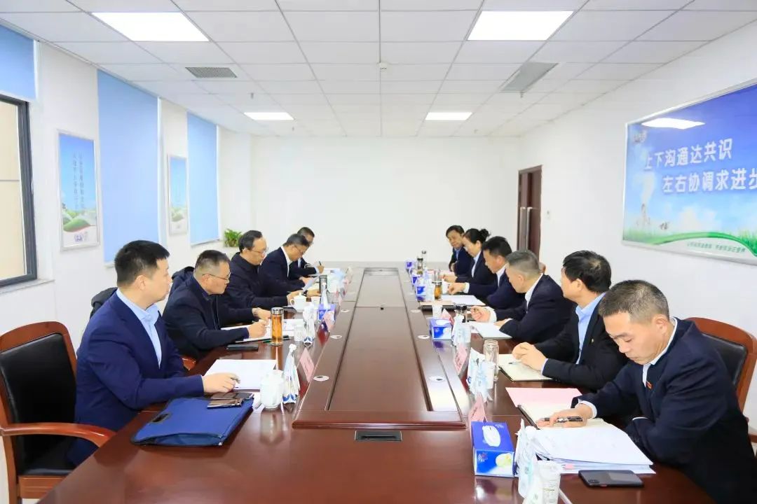 省政府國資委黨委書記、主任李濤一行到花花牛乳業(yè)集團調(diào)研