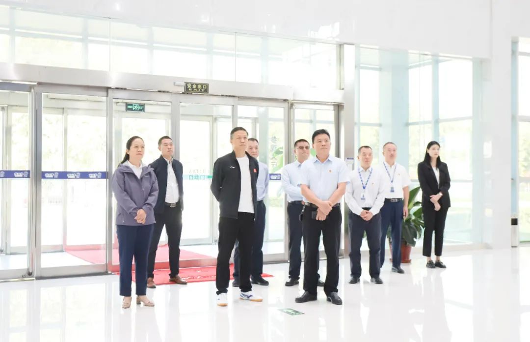 快樂過“雙節(jié)”，安全不放假｜河南農(nóng)投集團黨委書記、董事長李曉寰一行蒞臨花花牛乳業(yè)集團開展“雙節(jié)”安全生產(chǎn)大檢查活動并慰問一線職工、