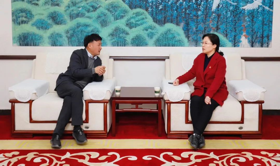 發(fā)揮產(chǎn)業(yè)優(yōu)勢(shì) 助力鄉(xiāng)村振興 | 民權(quán)縣委副書(shū)記、縣長(zhǎng)王靜嫻會(huì)見(jiàn)關(guān)曉彥董事長(zhǎng)一行