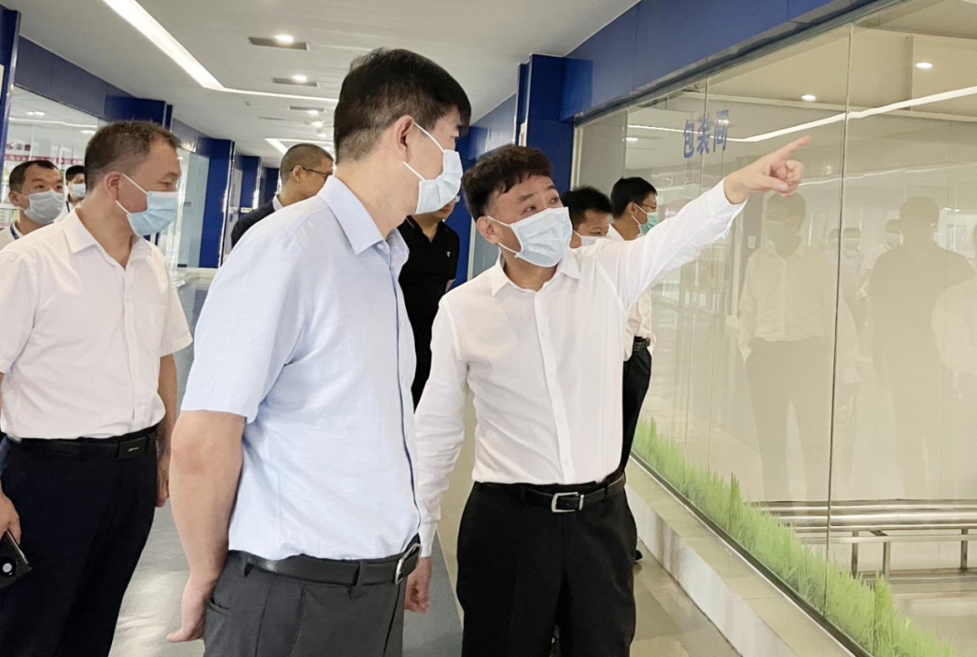 快訊丨河南省人民政府國(guó)有資產(chǎn)監(jiān)督管理委員會(huì)副主任劉銀志蒞臨花花牛乳業(yè)集團(tuán)參觀座談