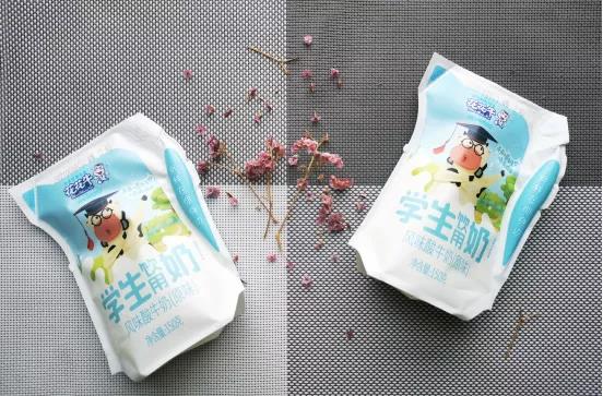 花花牛首款愛克林低溫學生飲用酸牛奶上市啦！?。? title=