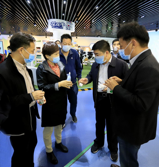 鄭州市人大副主任孫黎、市政府副市長李喜安一行 蒞臨花花牛開展“三送一強”活動