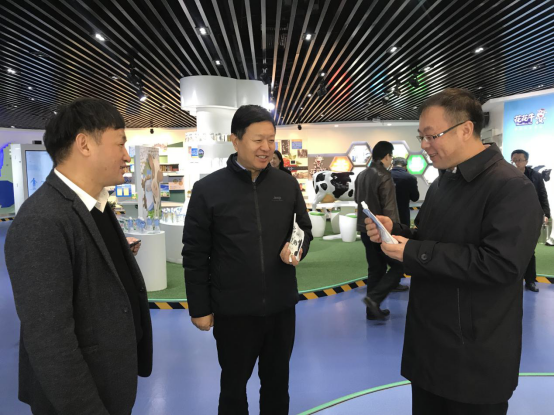 寧夏回族自治區(qū)農(nóng)業(yè)農(nóng)村廳黨組書(shū)記、廳長(zhǎng)王剛一行蒞臨花花牛乳業(yè)集團(tuán)調(diào)研